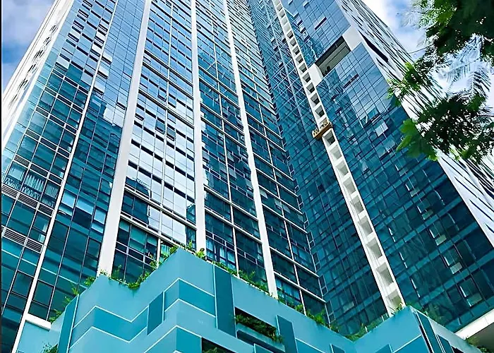 One Uptown 5* Manila